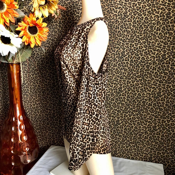 🦋B2G1🦋NICOLE MILLER Leopard Cold Shoulder Button Down Top M - Picture 3 of 8